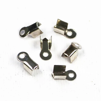 Bőr végzáró, szögletes - ródium, 3x9 mm