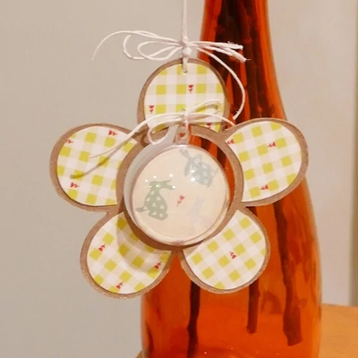 Papírmasé, akasztható, lyukas belsővel - virág, 13 cm