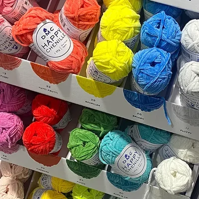 DMC Happy Chenille amigurumi zseníliafonal, 15 g - különféle színekben