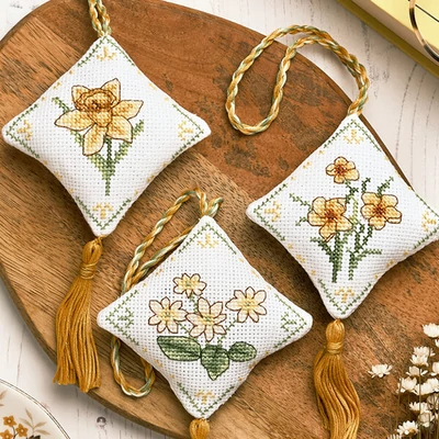 Keresztszemes hímzőkészlet, Anchor Spring Decorations - Tavaszi virágok, sárga