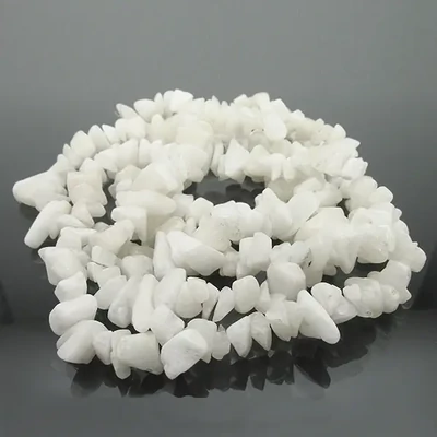 Ásványgyöngy chips - Fehér achát, 8-12 mm, 1 szál