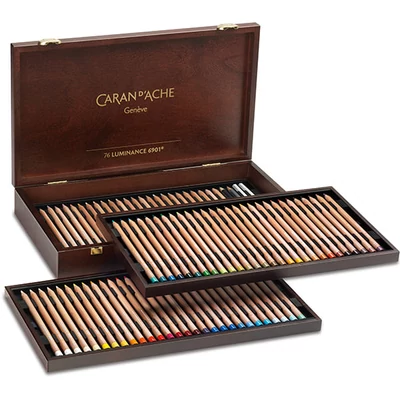 Caran d'Ache Luminance 6901 színesceruza készlet - 76 szín, 80 db + kiegészítők, fadobozos
