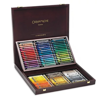 Caran d&#039;Ache Classic Neocolor II akvarellkréta készlet, elegáns fadobozban - 84 db