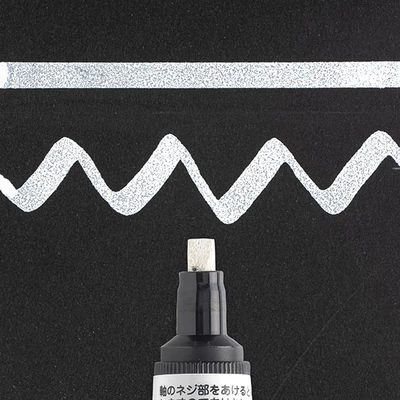 Sakura Pen-Touch Calligrapher kalligrafikus lakkfilc, medium (5 mm) - white