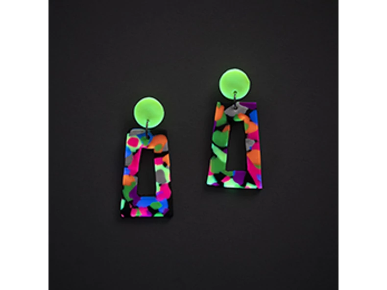 Terrazzo stílusú fülbevalók Fimo Neon Effect süthető gyurmákkal